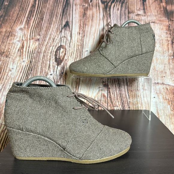 Toms Shoes - Toms Tweed Wedge Ankle Booties Womens Sz 9